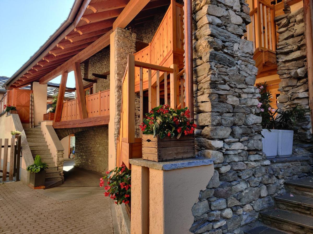 Appartamento Au Fond Du Bourg Aosta Esterno foto
